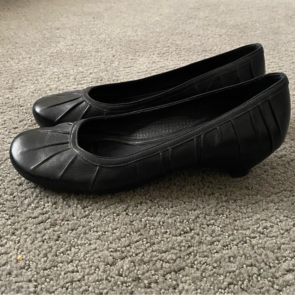 Nurture Shoes Women’s Size 7.5M Slip‎ On Black